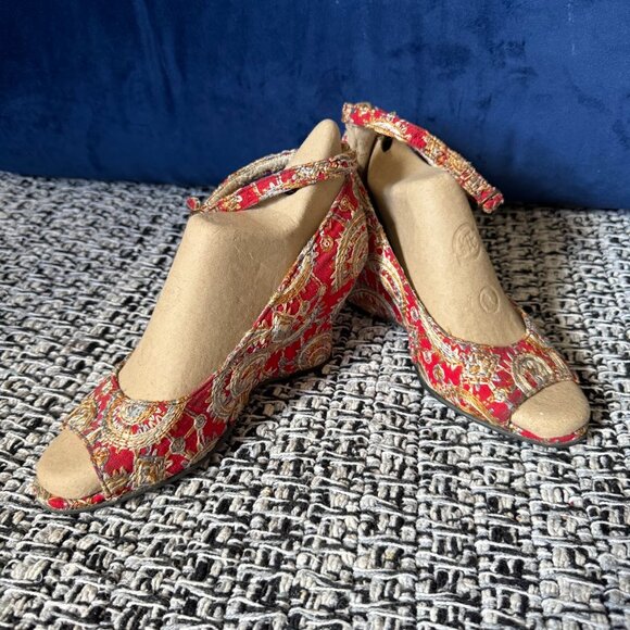 Elegant Red Wedge Sandals - Picture 1 of 9